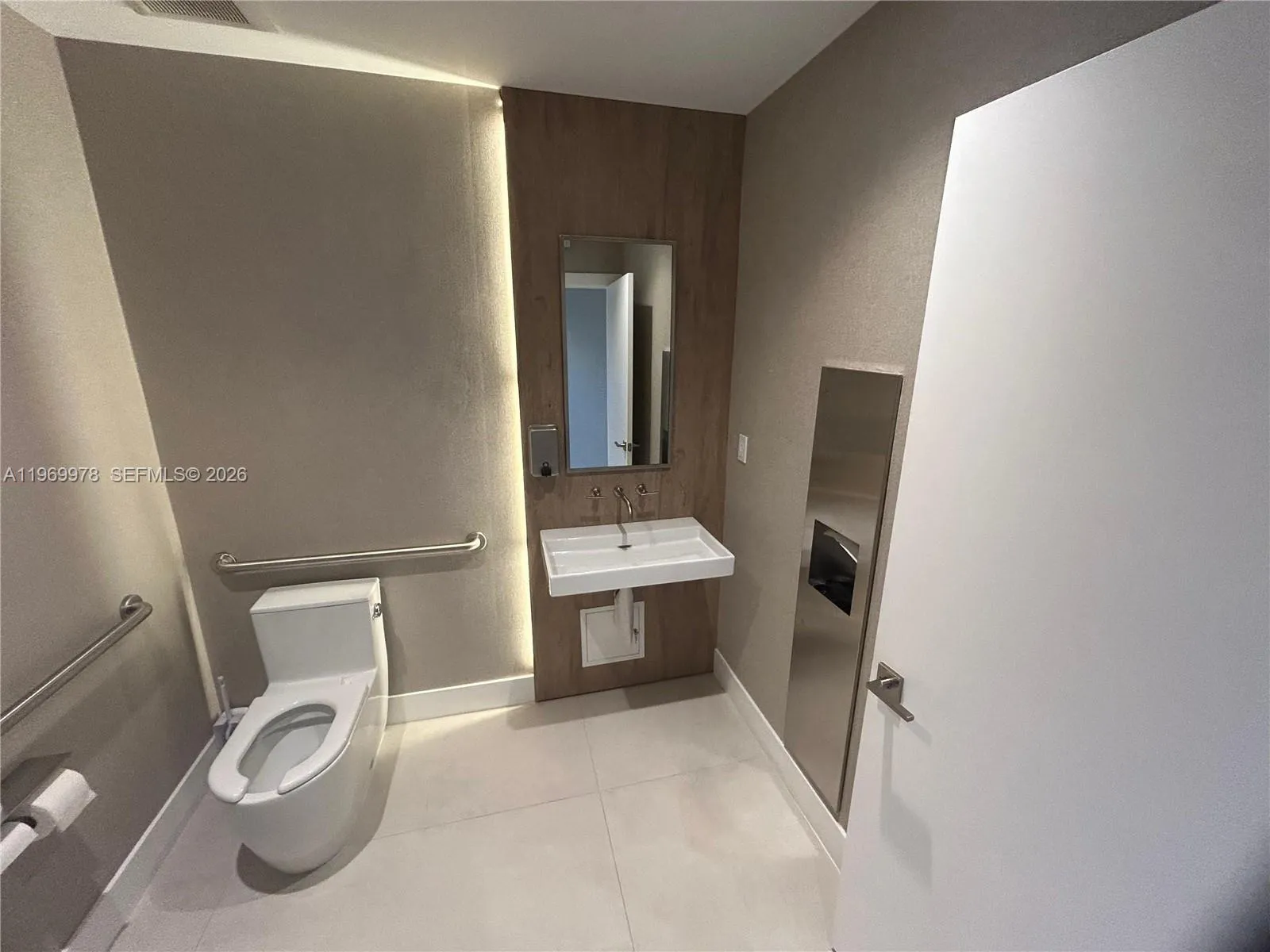 801 N Venetian Dr 802, Miami, Florida 33139, Miami, Florida 33139, 2 Bedrooms Bedrooms, ,2 BathroomsBathrooms,Residential Lease,For Rent,801 N Venetian Dr 802, Miami, Florida 33139,A11969978