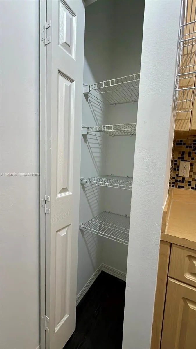 6831 Sw 44th St 302, Miami, Florida 33155, Miami, Florida 33155, 1 Bedroom Bedrooms, ,1 BathroomBathrooms,Residential Lease,For Rent,6831 Sw 44th St 302, Miami, Florida 33155,A11969766
