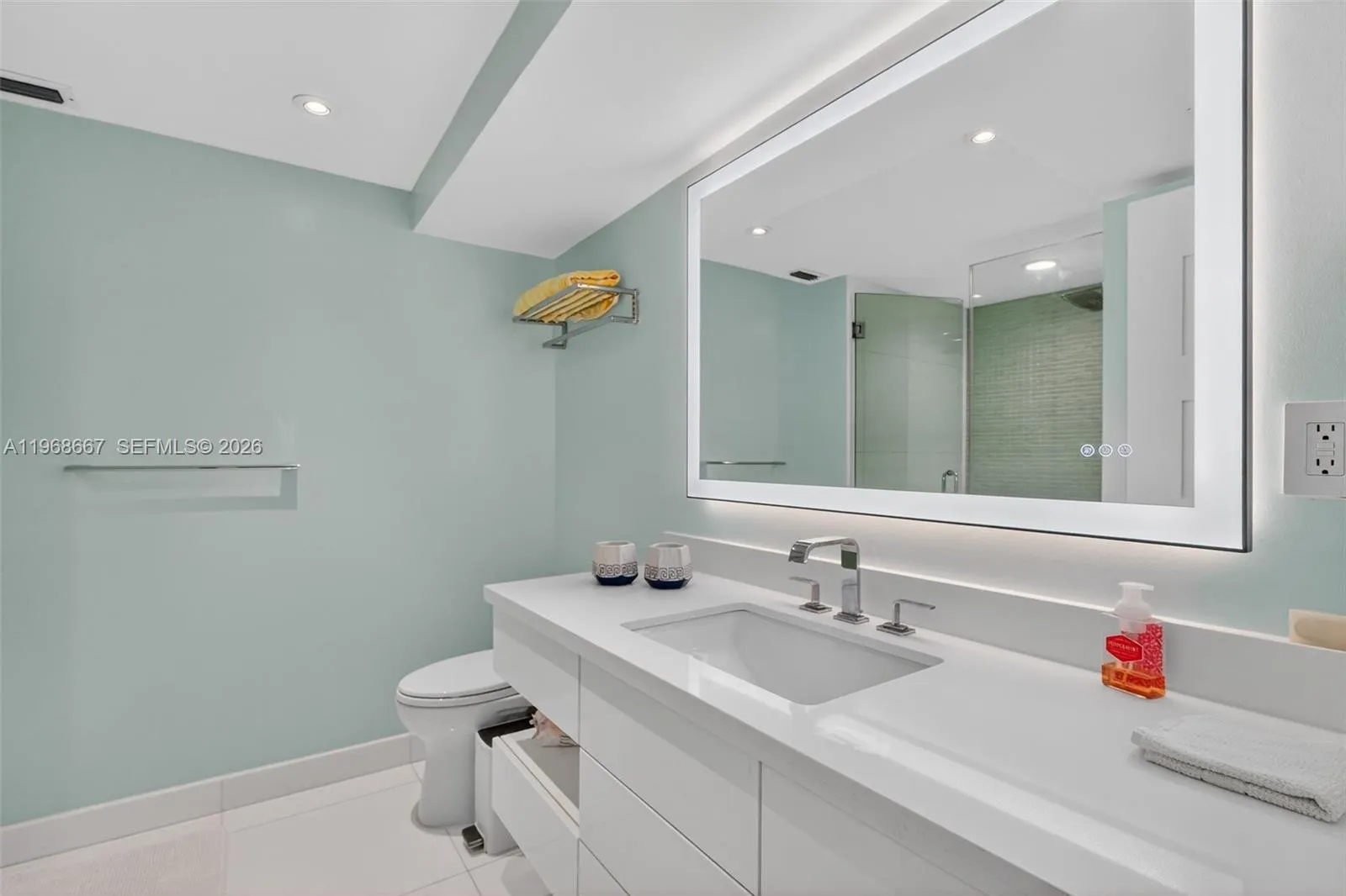 600 Grapetree Dr 11b-n, Key Biscayne, Florida 3314, Key Biscayne, Florida 33149, 3 Bedrooms Bedrooms, ,3 BathroomsBathrooms,Residential,For Sale,600 Grapetree Dr 11b-n, Key Biscayne, Florida 3314,A11968667