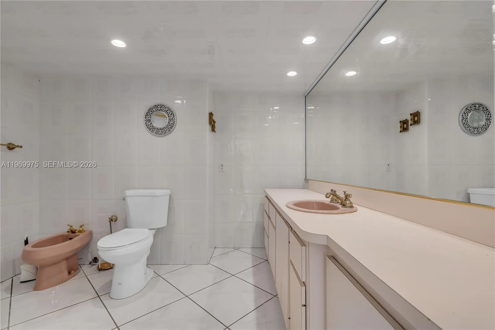 Ground level suite bathroom.