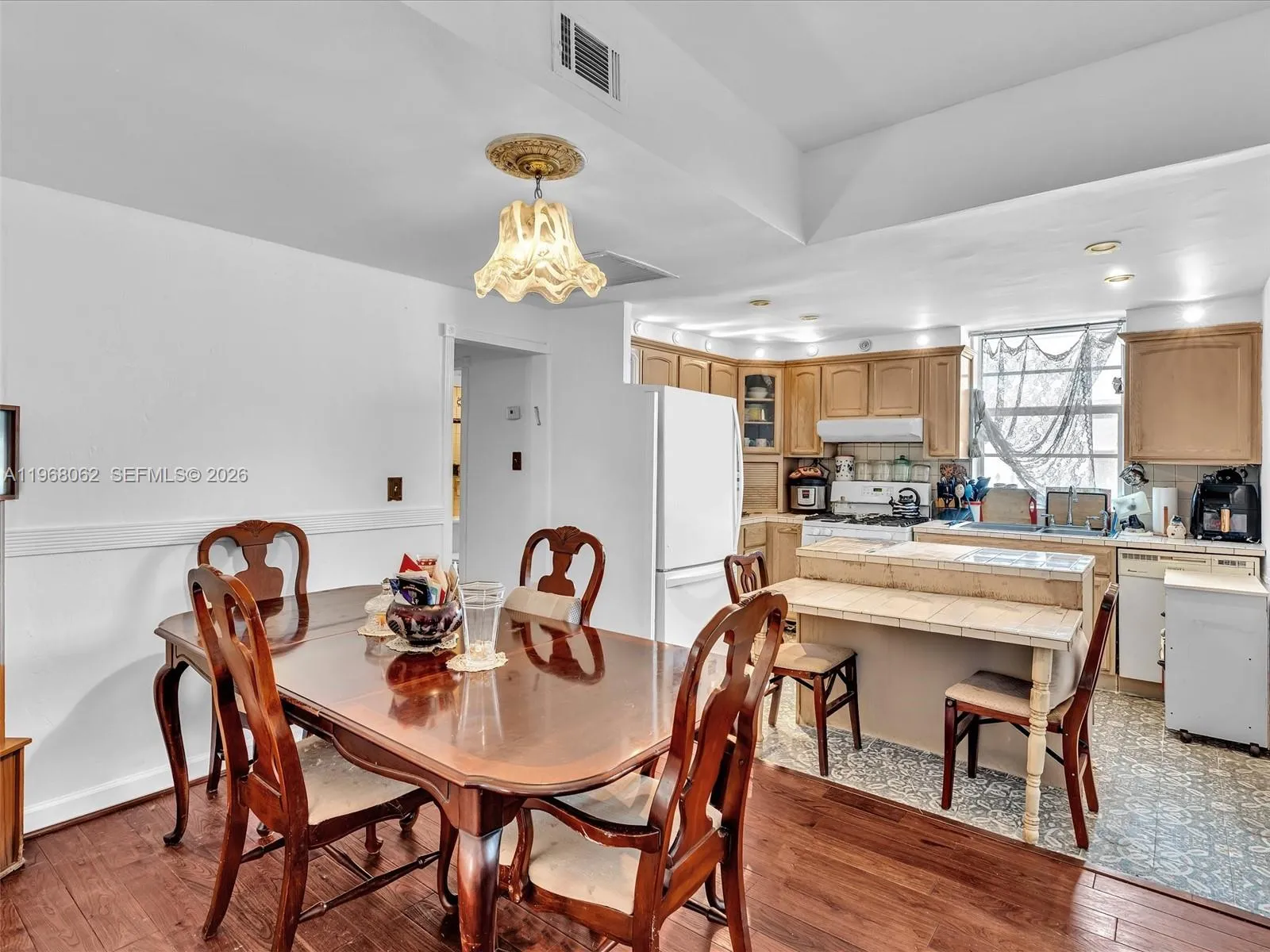 503 12th St 5, Miami Beach, Florida 33139, Miami Beach, Florida 33139, 2 Bedrooms Bedrooms, ,2 BathroomsBathrooms,Residential,For Sale,503 12th St 5, Miami Beach, Florida 33139,A11968062