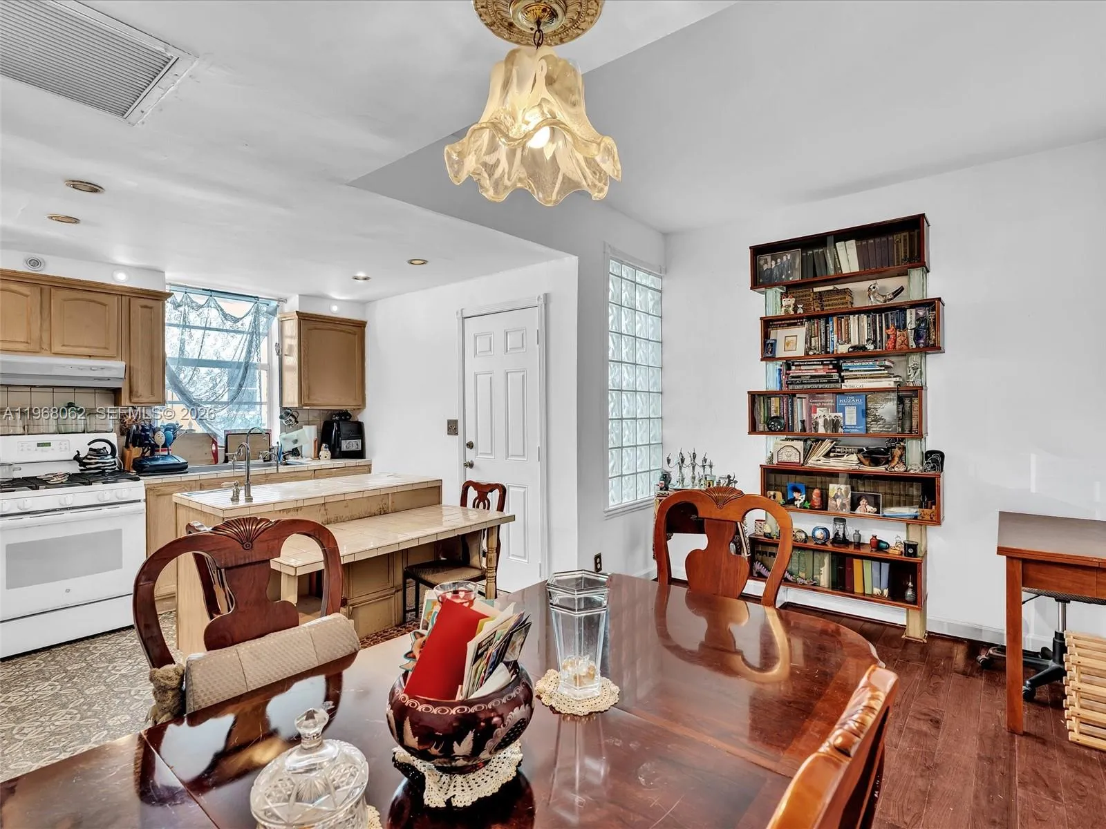 503 12th St 5, Miami Beach, Florida 33139, Miami Beach, Florida 33139, 2 Bedrooms Bedrooms, ,2 BathroomsBathrooms,Residential,For Sale,503 12th St 5, Miami Beach, Florida 33139,A11968062