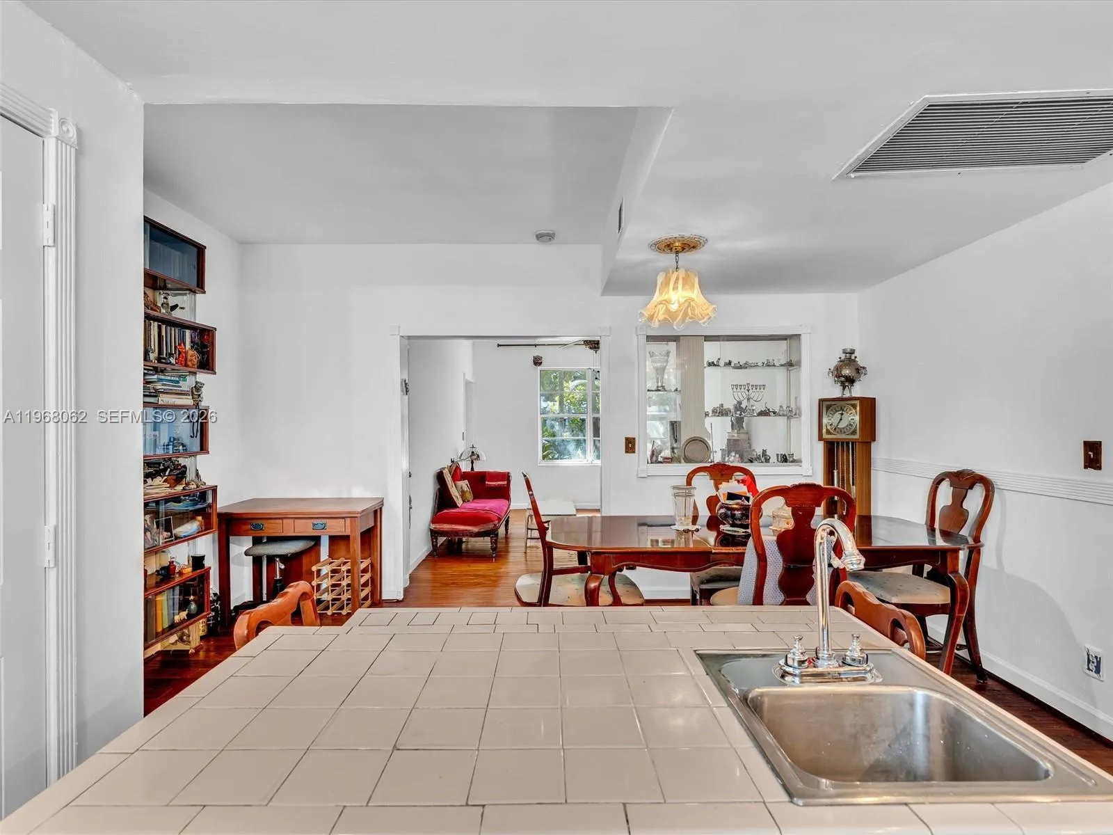 503 12th St 5, Miami Beach, Florida 33139, Miami Beach, Florida 33139, 2 Bedrooms Bedrooms, ,2 BathroomsBathrooms,Residential,For Sale,503 12th St 5, Miami Beach, Florida 33139,A11968062
