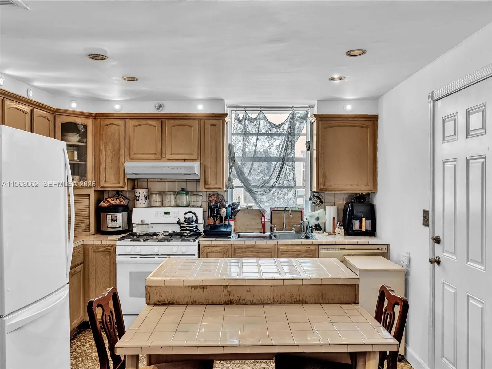 503 12th St 5, Miami Beach, Florida 33139, Miami Beach, Florida 33139, 2 Bedrooms Bedrooms, ,2 BathroomsBathrooms,Residential,For Sale,503 12th St 5, Miami Beach, Florida 33139,A11968062