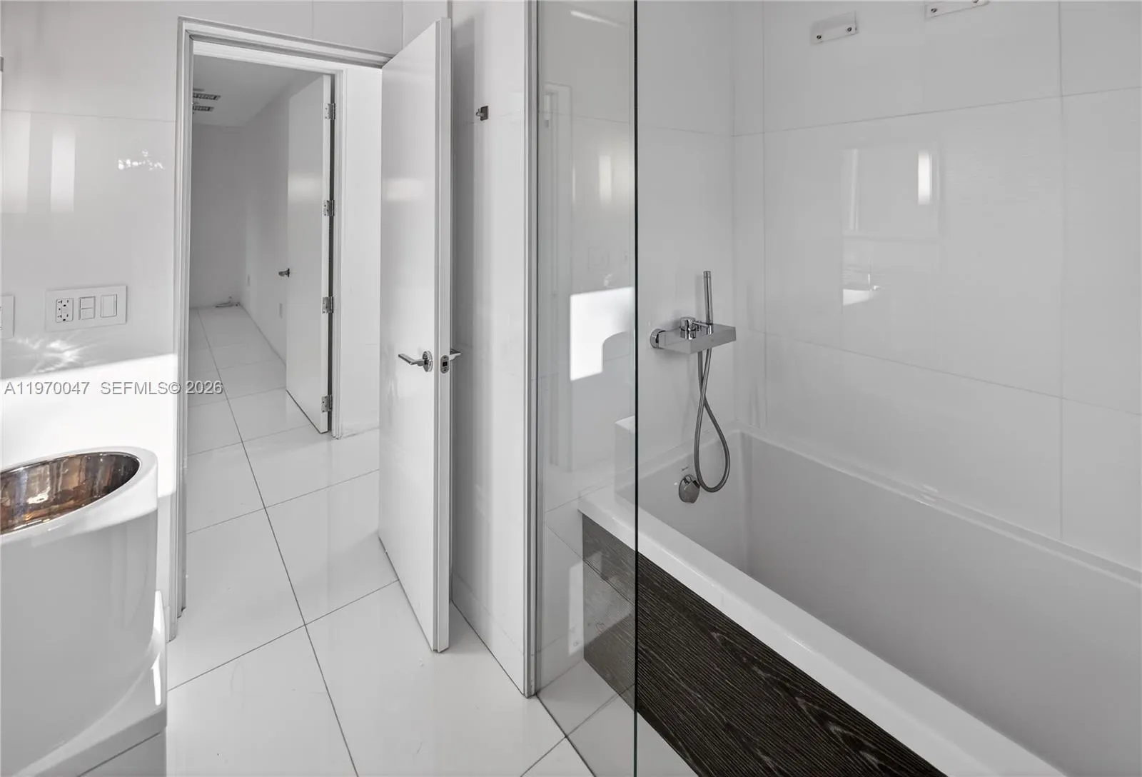 1000 N Shore Dr 0, Miami Beach, Florida 33141, Miami Beach, Florida 33141, 4 Bedrooms Bedrooms, ,3 BathroomsBathrooms,Residential Lease,For Rent,1000 N Shore Dr 0, Miami Beach, Florida 33141,A11970047