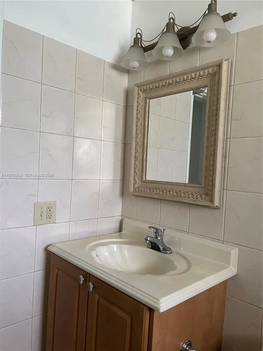 2607 Ne 8th Ave 29, Wilton Manors, Florida 33334, Wilton Manors, Florida 33334, 1 Bedroom Bedrooms, ,1 BathroomBathrooms,Residential Lease,For Rent,2607 Ne 8th Ave 29, Wilton Manors, Florida 33334,A11970054
