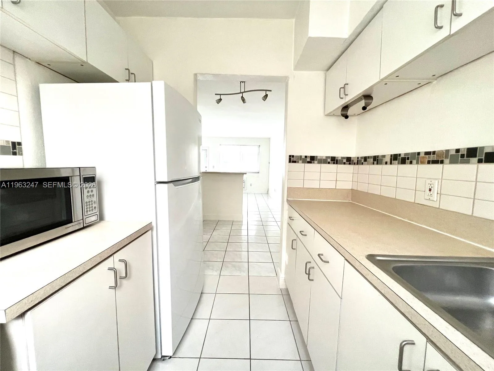 315 69th St 110, Miami Beach, Florida 33141, Miami Beach, Florida 33141, ,1 BathroomBathrooms,Residential Lease,For Rent,315 69th St 110, Miami Beach, Florida 33141,A11963247