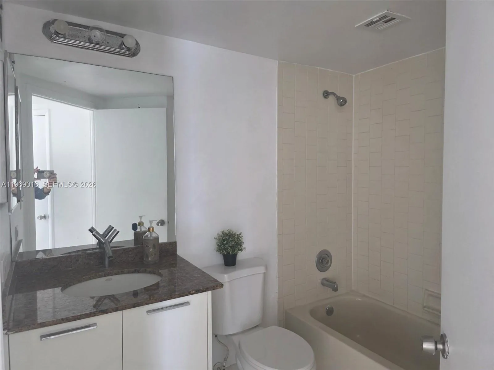 8290 Lake Dr 448, Doral, Florida 33166, Doral, Florida 33166, 2 Bedrooms Bedrooms, ,2 BathroomsBathrooms,Residential Lease,For Rent,8290 Lake Dr 448, Doral, Florida 33166,A11969016