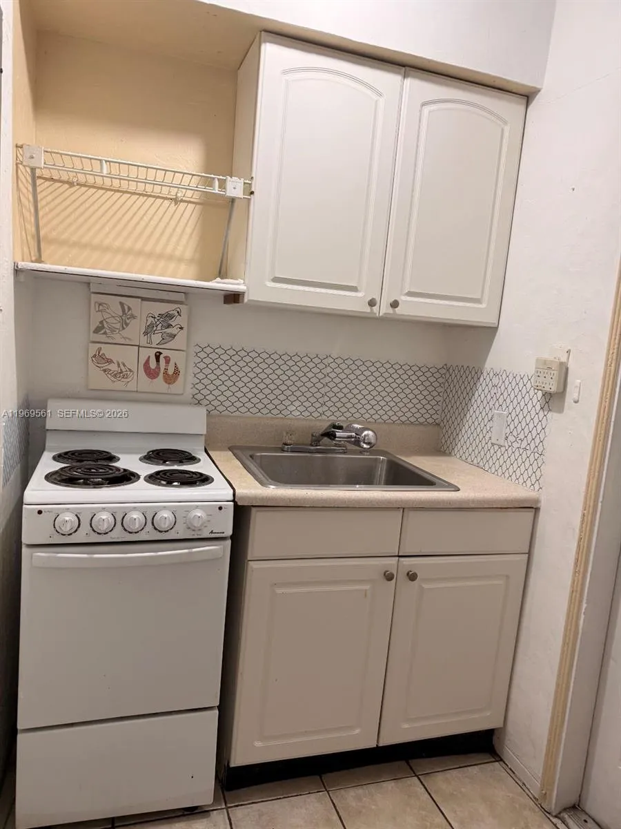 1959 Taylor St 1-2, Hollywood, Florida 33020, Hollywood, Florida 33020, 1 Bedroom Bedrooms, ,1 BathroomBathrooms,Residential Lease,For Rent,1959 Taylor St 1-2, Hollywood, Florida 33020,A11969561