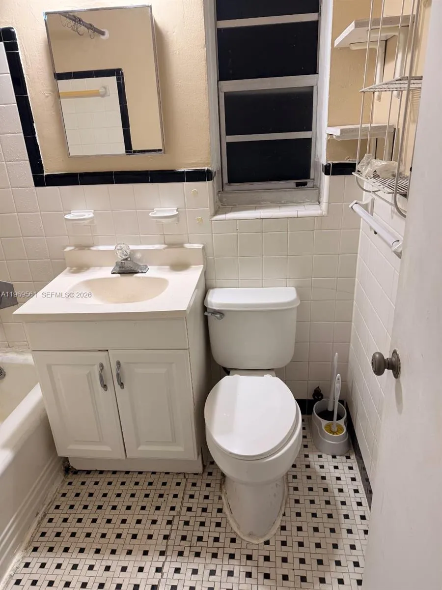 1959 Taylor St 1-2, Hollywood, Florida 33020, Hollywood, Florida 33020, 1 Bedroom Bedrooms, ,1 BathroomBathrooms,Residential Lease,For Rent,1959 Taylor St 1-2, Hollywood, Florida 33020,A11969561