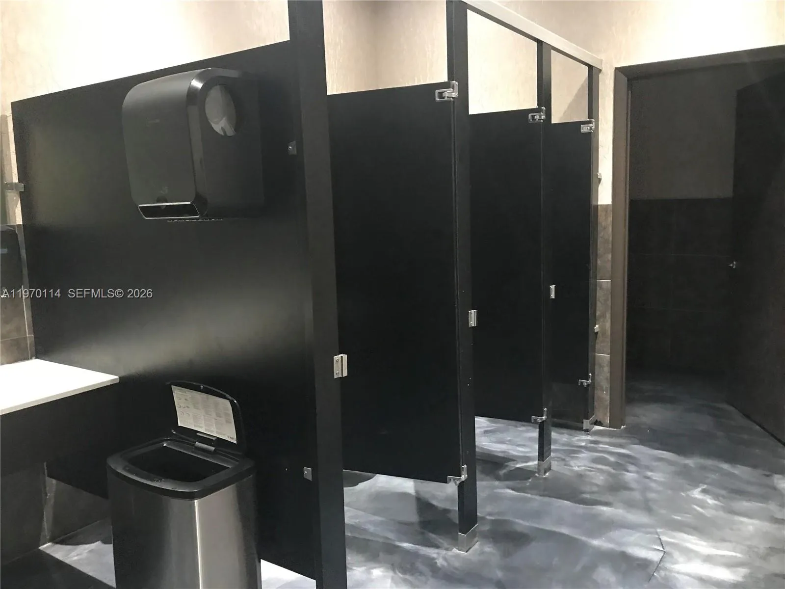 2050 Hollywood Blvd R, Hollywood, Florida 33020, Hollywood, Florida 33020, ,Commercial Lease,For Rent,2050 Hollywood Blvd R, Hollywood, Florida 33020,A11970114