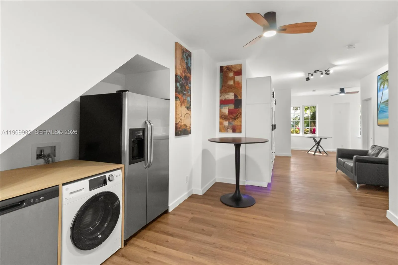 Washer/dryer in the unit
