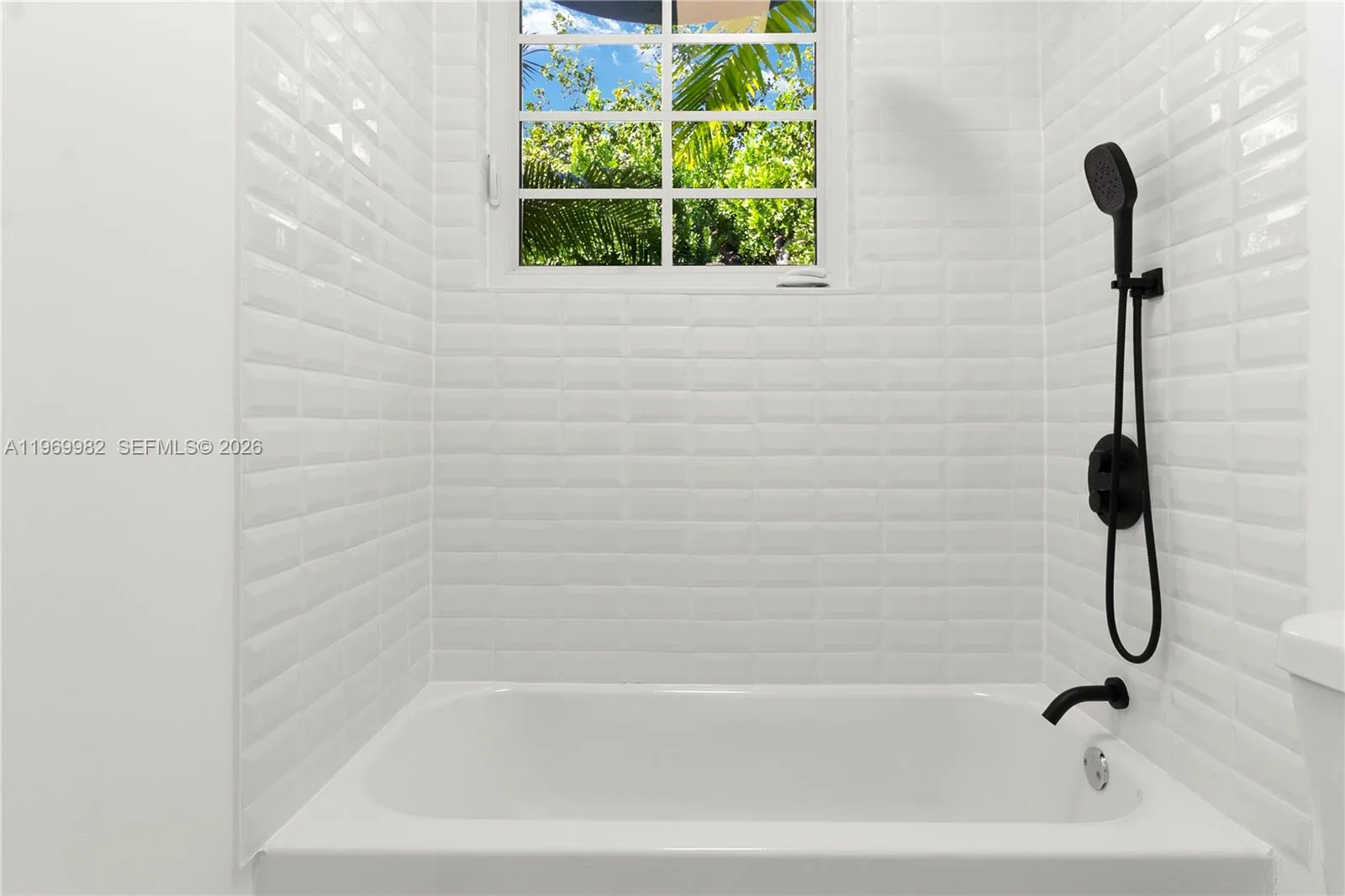 1009 Meridian Ave 14, Miami Beach, Florida 33139, Miami Beach, Florida 33139, 2 Bedrooms Bedrooms, ,2 BathroomsBathrooms,Residential Lease,For Rent,1009 Meridian Ave 14, Miami Beach, Florida 33139,A11969982