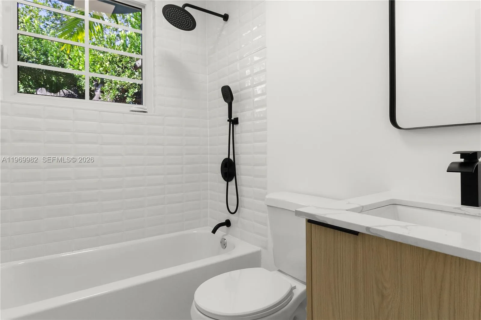 1009 Meridian Ave 14, Miami Beach, Florida 33139, Miami Beach, Florida 33139, 2 Bedrooms Bedrooms, ,2 BathroomsBathrooms,Residential Lease,For Rent,1009 Meridian Ave 14, Miami Beach, Florida 33139,A11969982