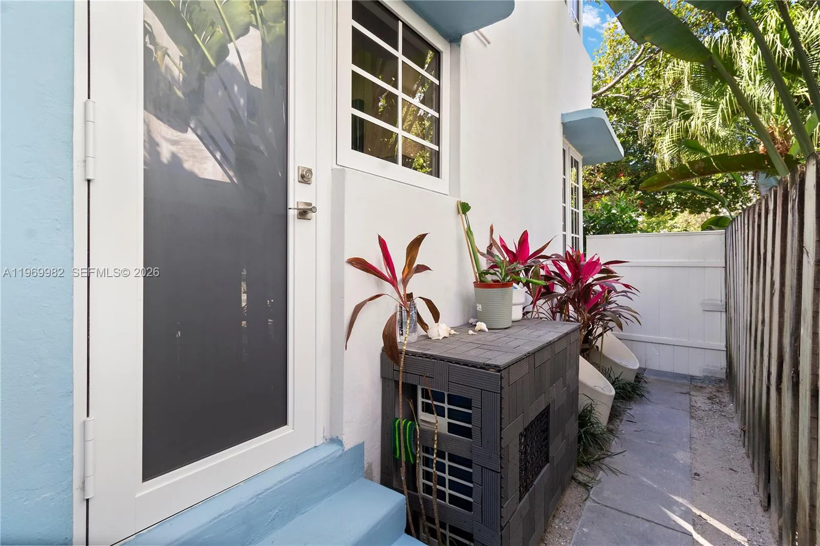 1009 Meridian Ave 14, Miami Beach, Florida 33139, Miami Beach, Florida 33139, 2 Bedrooms Bedrooms, ,2 BathroomsBathrooms,Residential Lease,For Rent,1009 Meridian Ave 14, Miami Beach, Florida 33139,A11969982