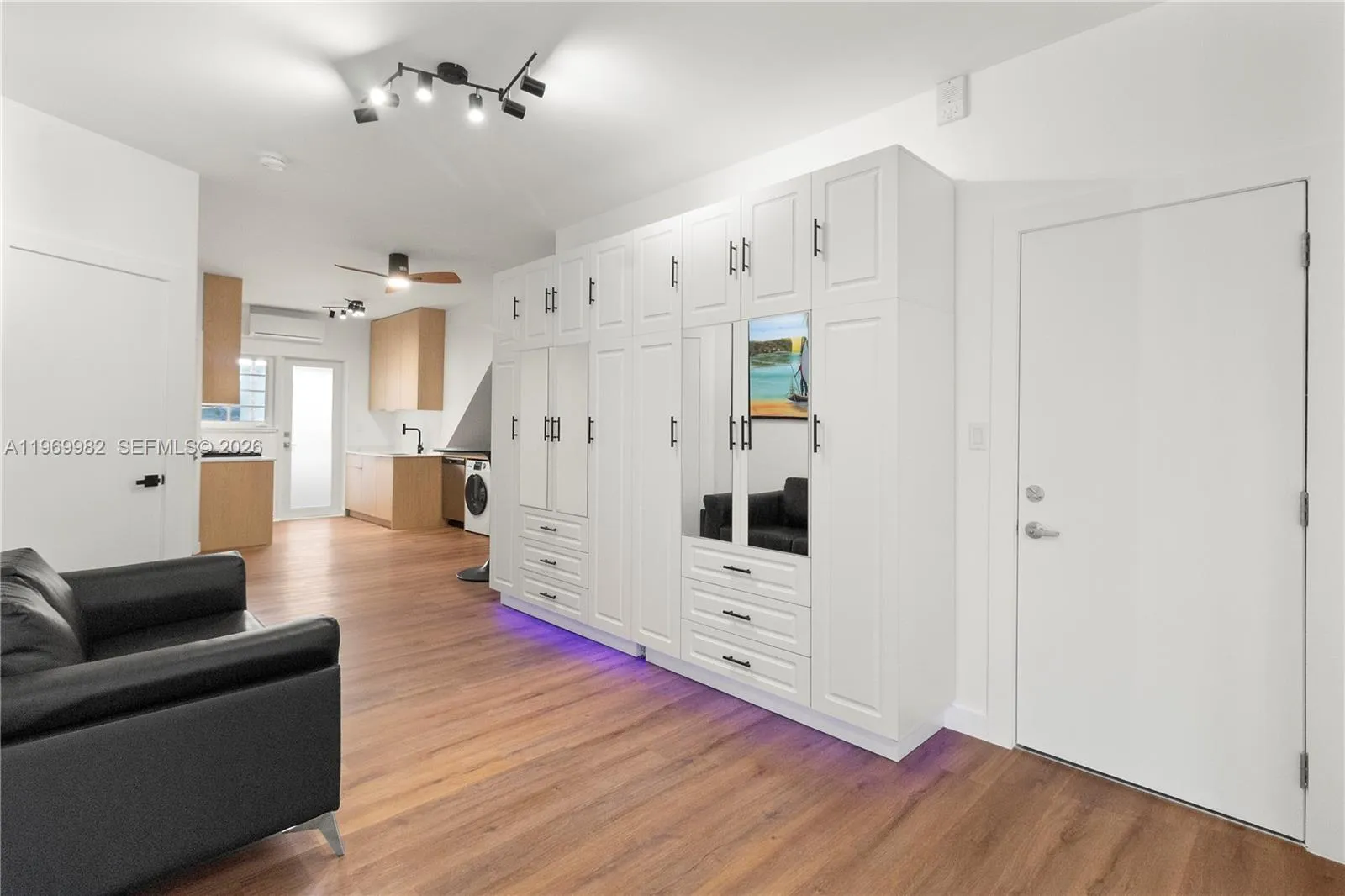 1009 Meridian Ave 14, Miami Beach, Florida 33139, Miami Beach, Florida 33139, 2 Bedrooms Bedrooms, ,2 BathroomsBathrooms,Residential Lease,For Rent,1009 Meridian Ave 14, Miami Beach, Florida 33139,A11969982