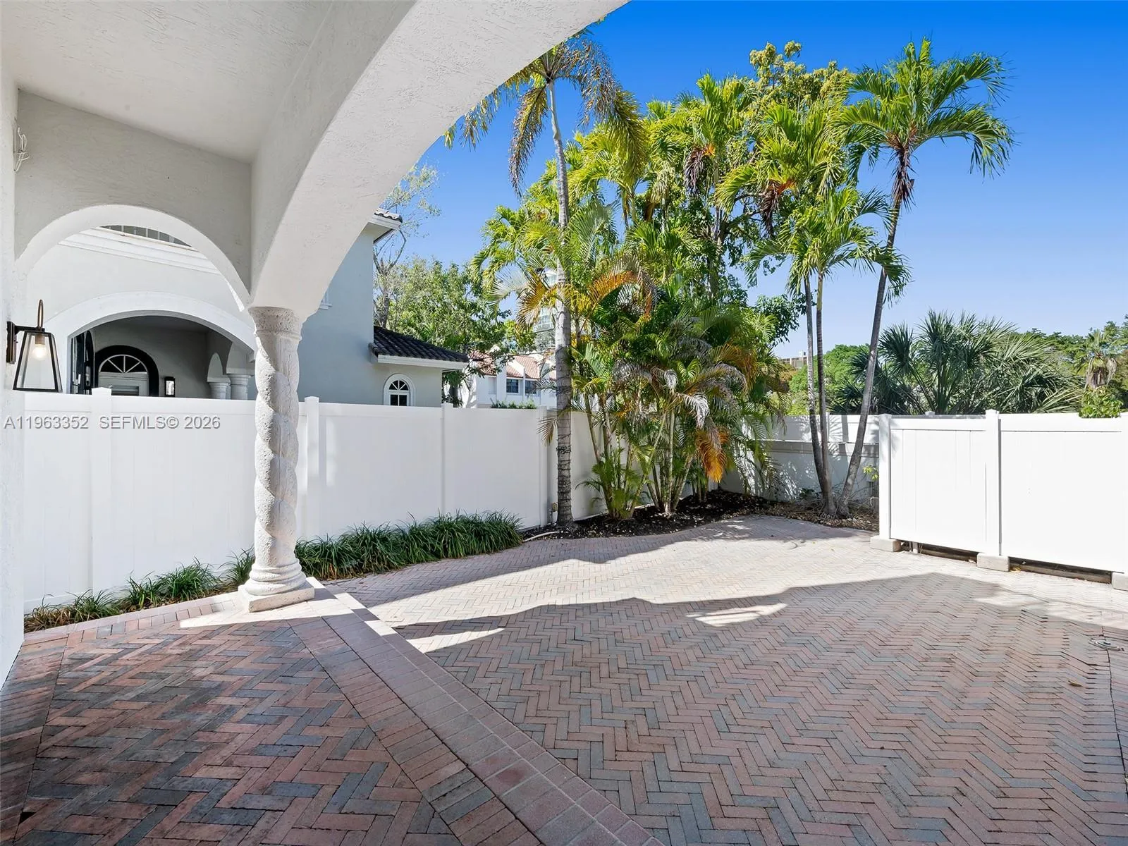 827 Se 2nd Ct, Fort Lauderdale, Florida 33301, Fort Lauderdale, Florida 33301, 4 Bedrooms Bedrooms, ,5 BathroomsBathrooms,Residential,For Sale,827 Se 2nd Ct, Fort Lauderdale, Florida 33301,A11963352