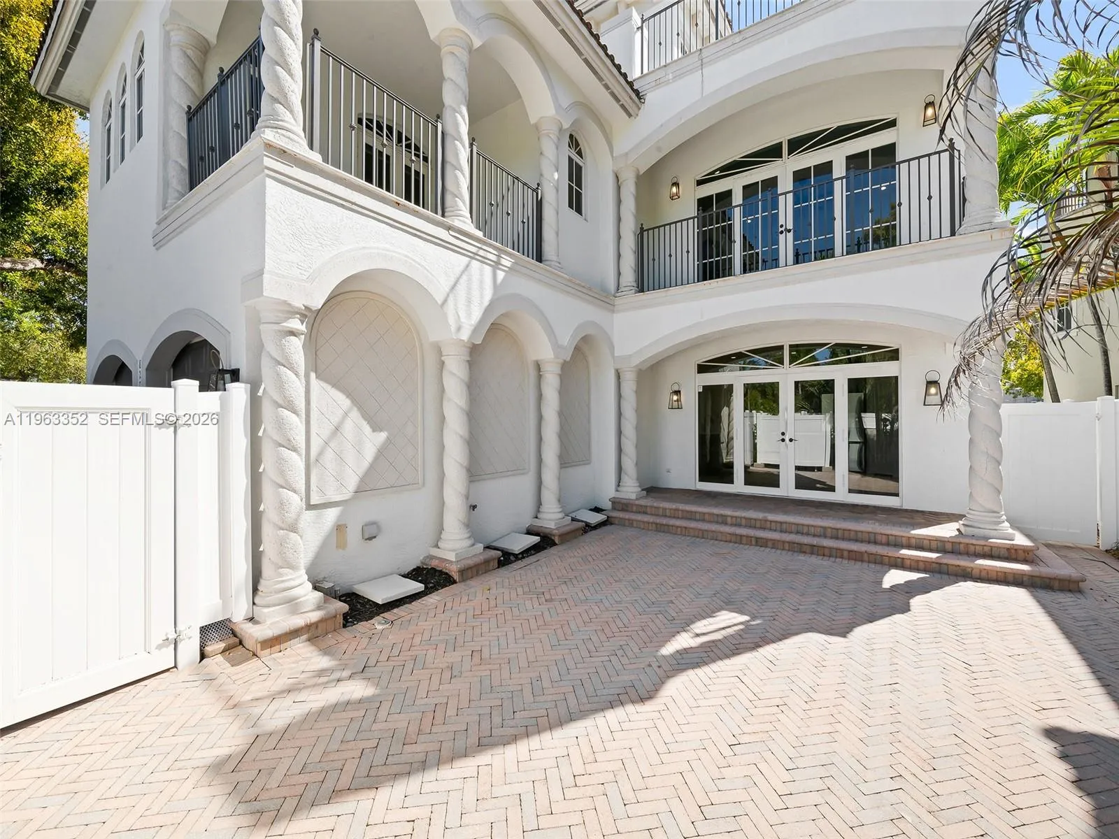 827 Se 2nd Ct, Fort Lauderdale, Florida 33301, Fort Lauderdale, Florida 33301, 4 Bedrooms Bedrooms, ,5 BathroomsBathrooms,Residential,For Sale,827 Se 2nd Ct, Fort Lauderdale, Florida 33301,A11963352