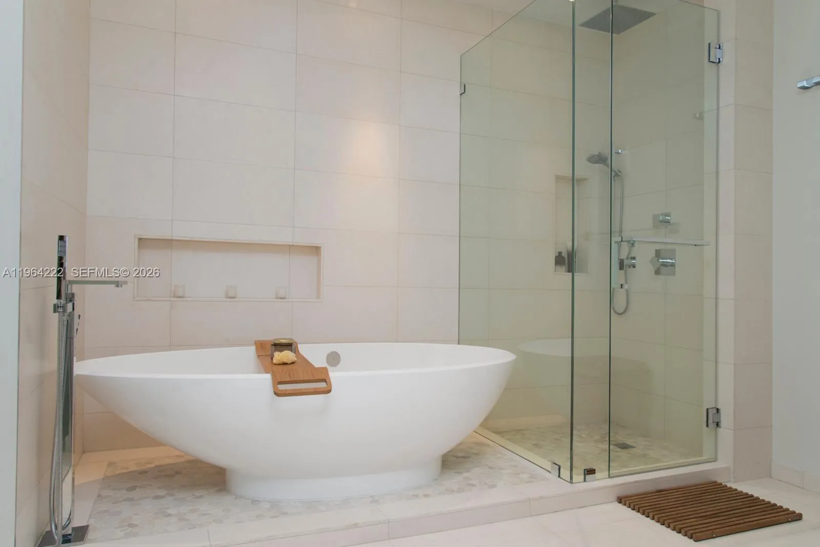 1425 Brickell Ave 58a, Miami, Florida 33131, Miami, Florida 33131, 2 Bedrooms Bedrooms, ,2 BathroomsBathrooms,Residential Lease,For Rent,1425 Brickell Ave 58a, Miami, Florida 33131,A11964222