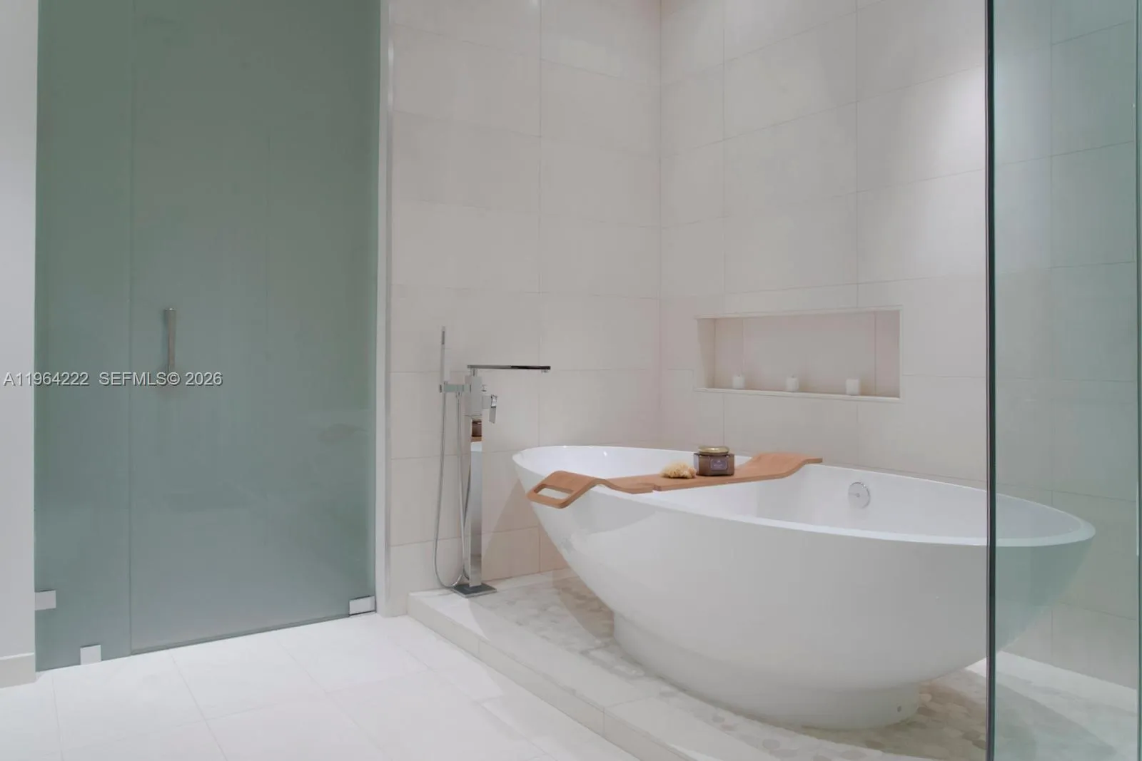 1425 Brickell Ave 58a, Miami, Florida 33131, Miami, Florida 33131, 2 Bedrooms Bedrooms, ,2 BathroomsBathrooms,Residential Lease,For Rent,1425 Brickell Ave 58a, Miami, Florida 33131,A11964222