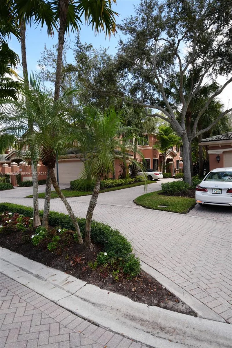 2706 Kinsington Cir 23-2, Weston, Florida 33332, Weston, Florida 33332, 3 Bedrooms Bedrooms, 1 Room Rooms,2 BathroomsBathrooms,Residential,For Sale,2706 Kinsington Cir 23-2, Weston, Florida 33332,A11969892