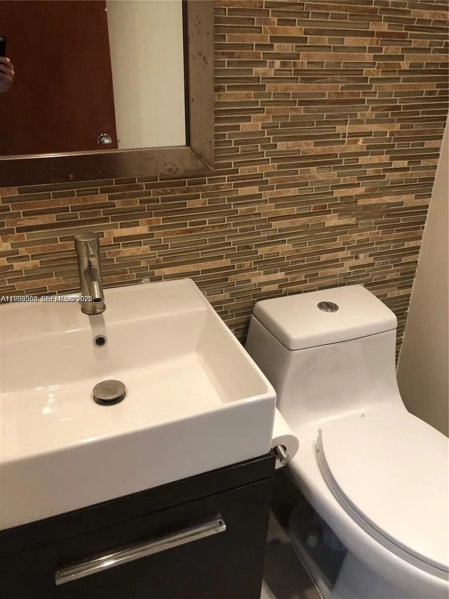 6969 Collins Ave 403, Miami Beach, Florida 33141, Miami Beach, Florida 33141, 1 Bedroom Bedrooms, ,1 BathroomBathrooms,Residential Lease,For Rent,6969 Collins Ave 403, Miami Beach, Florida 33141,A11969506
