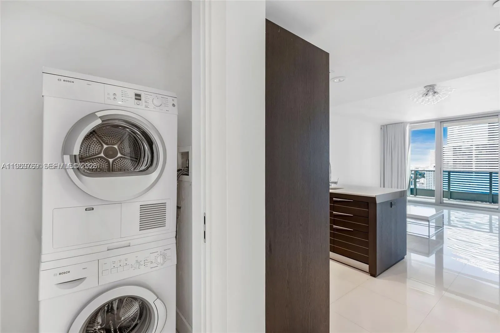 200 Biscayne Boulevard Way 3913, Miami, Florida 33, Miami, Florida 33131, 1 Bedroom Bedrooms, ,1 BathroomBathrooms,Residential Lease,For Rent,200 Biscayne Boulevard Way 3913, Miami, Florida 33,A11969769