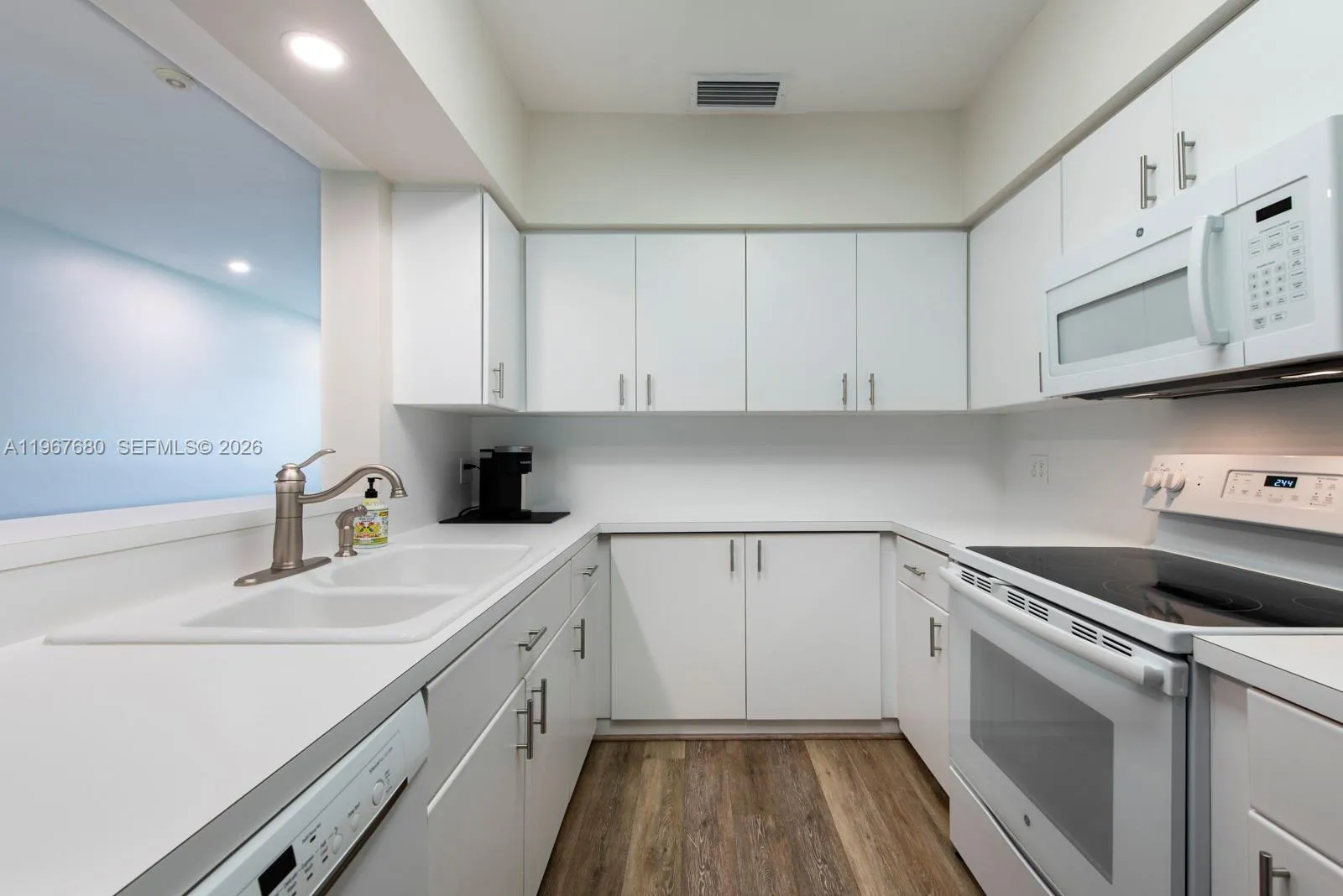11745 Sw 81st Rd 11745, Pinecrest, Florida 33156, Pinecrest, Florida 33156, 2 Bedrooms Bedrooms, ,1 BathroomBathrooms,Residential Lease,For Rent,11745 Sw 81st Rd 11745, Pinecrest, Florida 33156,A11967680