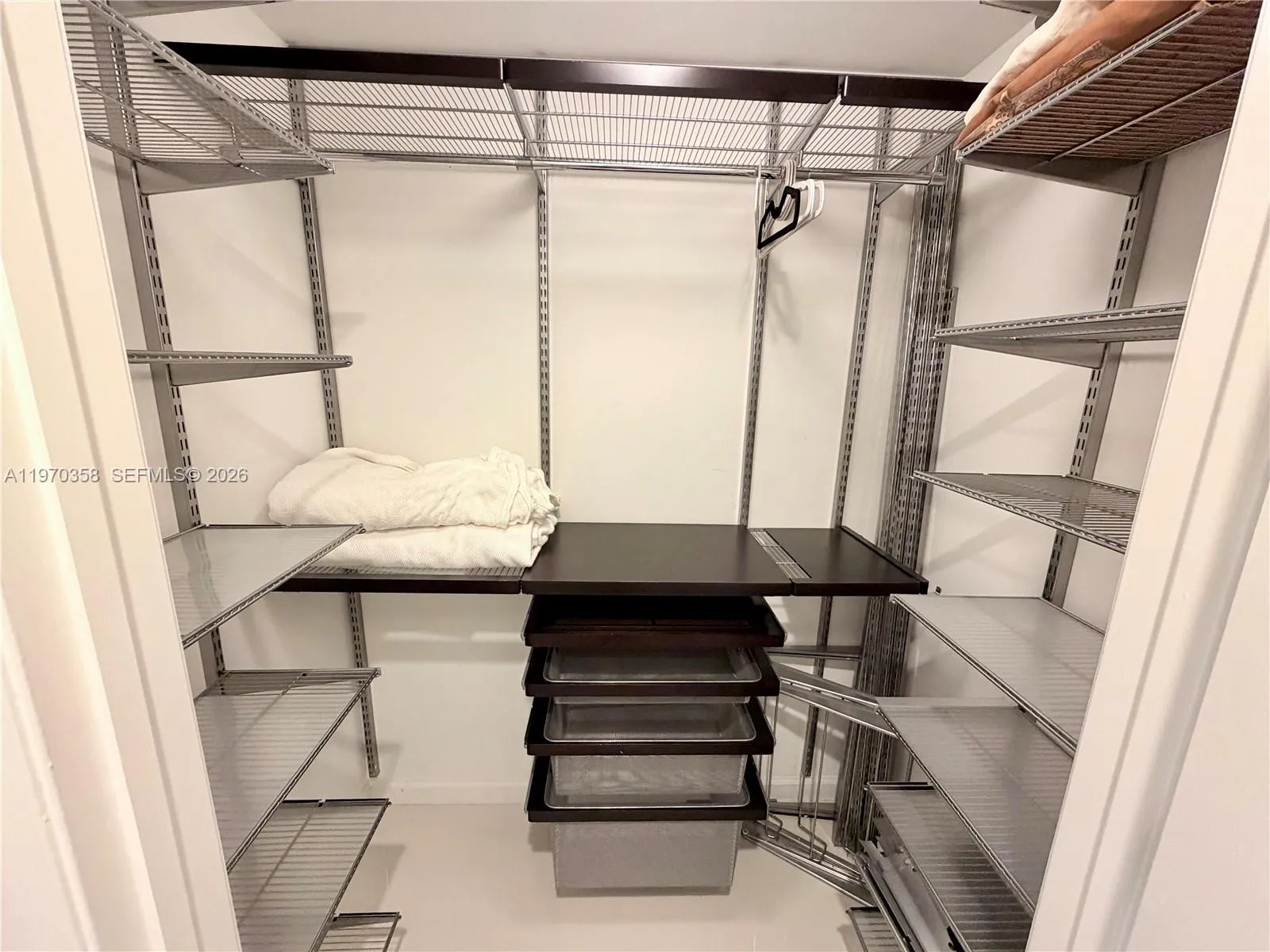 465 Brickell Ave 2705, Miami, Florida 33131, Miami, Florida 33131, 2 Bedrooms Bedrooms, ,2 BathroomsBathrooms,Residential Lease,For Rent,465 Brickell Ave 2705, Miami, Florida 33131,A11970358