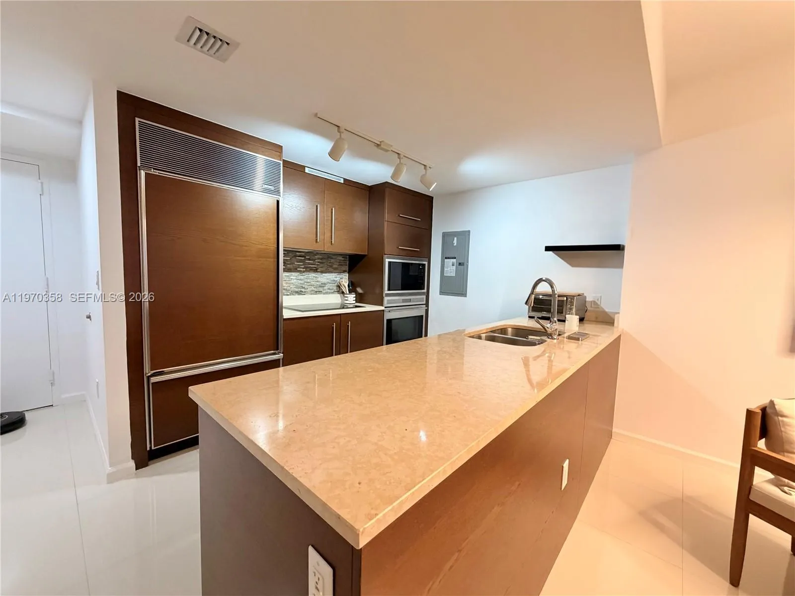 465 Brickell Ave 2705, Miami, Florida 33131, Miami, Florida 33131, 2 Bedrooms Bedrooms, ,2 BathroomsBathrooms,Residential Lease,For Rent,465 Brickell Ave 2705, Miami, Florida 33131,A11970358