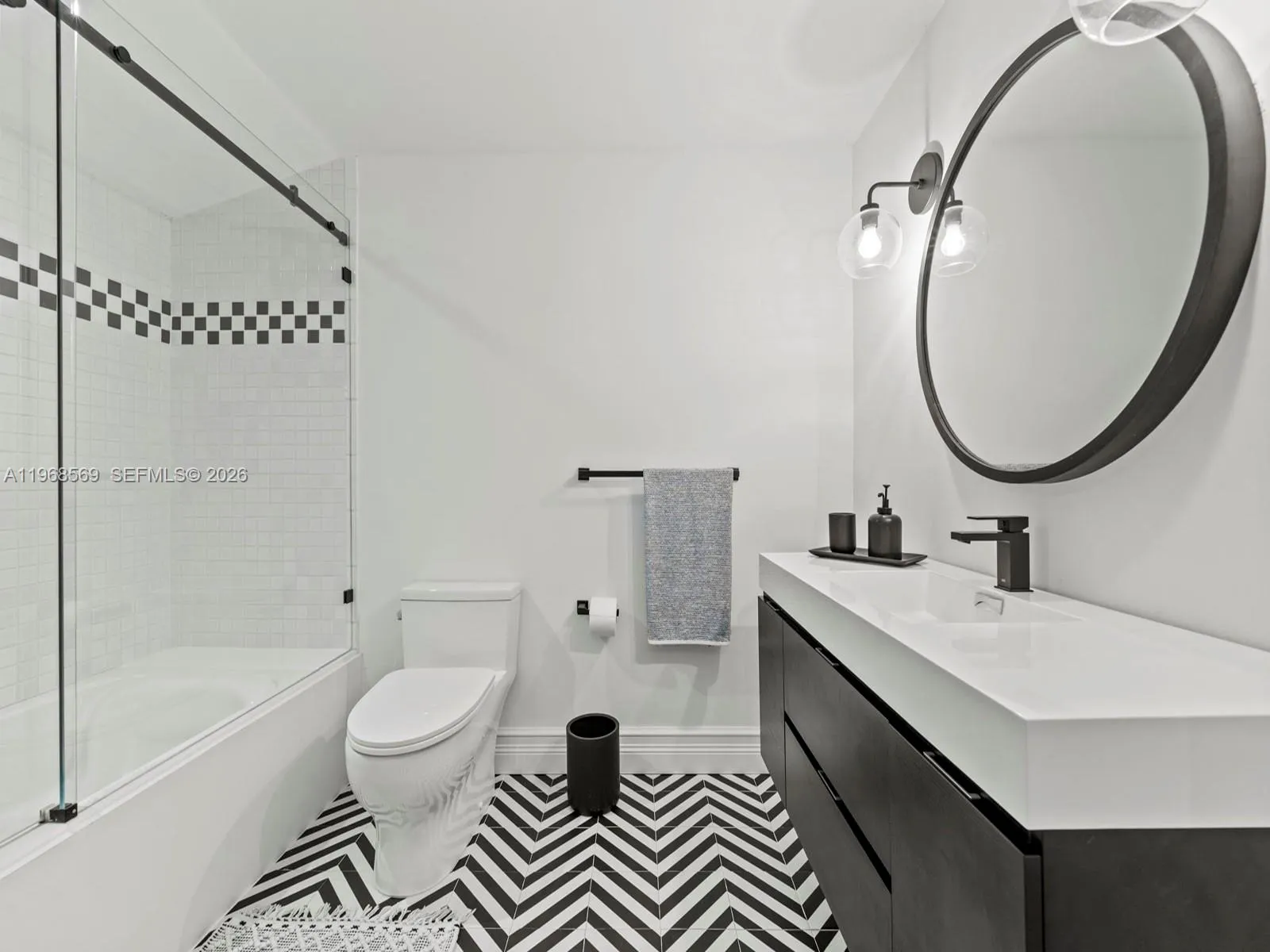 7218 Sw 54th Court, Miami, Florida 33143, Miami, Florida 33143, 4 Bedrooms Bedrooms, ,4 BathroomsBathrooms,Residential,For Sale,7218 Sw 54th Court, Miami, Florida 33143,A11968569