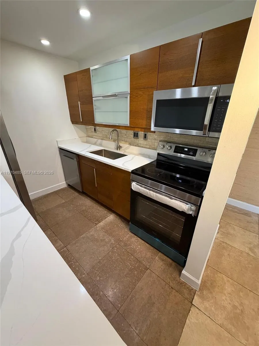 4670 W 13th Ln 523, Hialeah, Florida 33012, Hialeah, Florida 33012, 2 Bedrooms Bedrooms, ,2 BathroomsBathrooms,Residential Lease,For Rent,4670 W 13th Ln 523, Hialeah, Florida 33012,A11970485