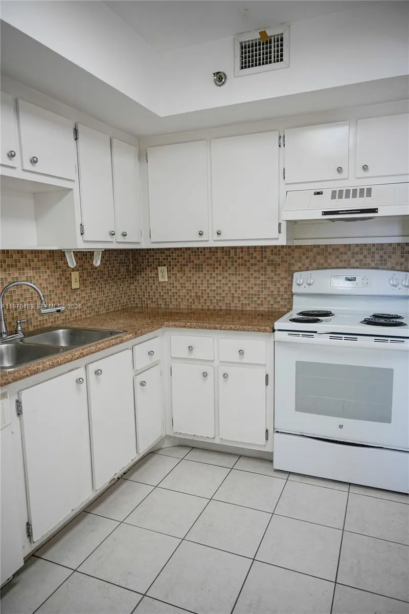 901 Hillcrest Dr 504, Hollywood, Florida 33021, Hollywood, Florida 33021, 2 Bedrooms Bedrooms, ,2 BathroomsBathrooms,Residential,For Sale,901 Hillcrest Dr 504, Hollywood, Florida 33021,A11970489