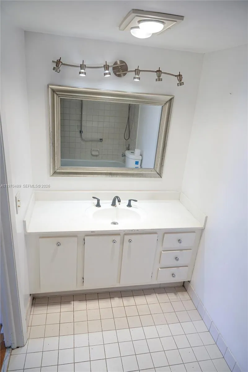 901 Hillcrest Dr 504, Hollywood, Florida 33021, Hollywood, Florida 33021, 2 Bedrooms Bedrooms, ,2 BathroomsBathrooms,Residential,For Sale,901 Hillcrest Dr 504, Hollywood, Florida 33021,A11970489