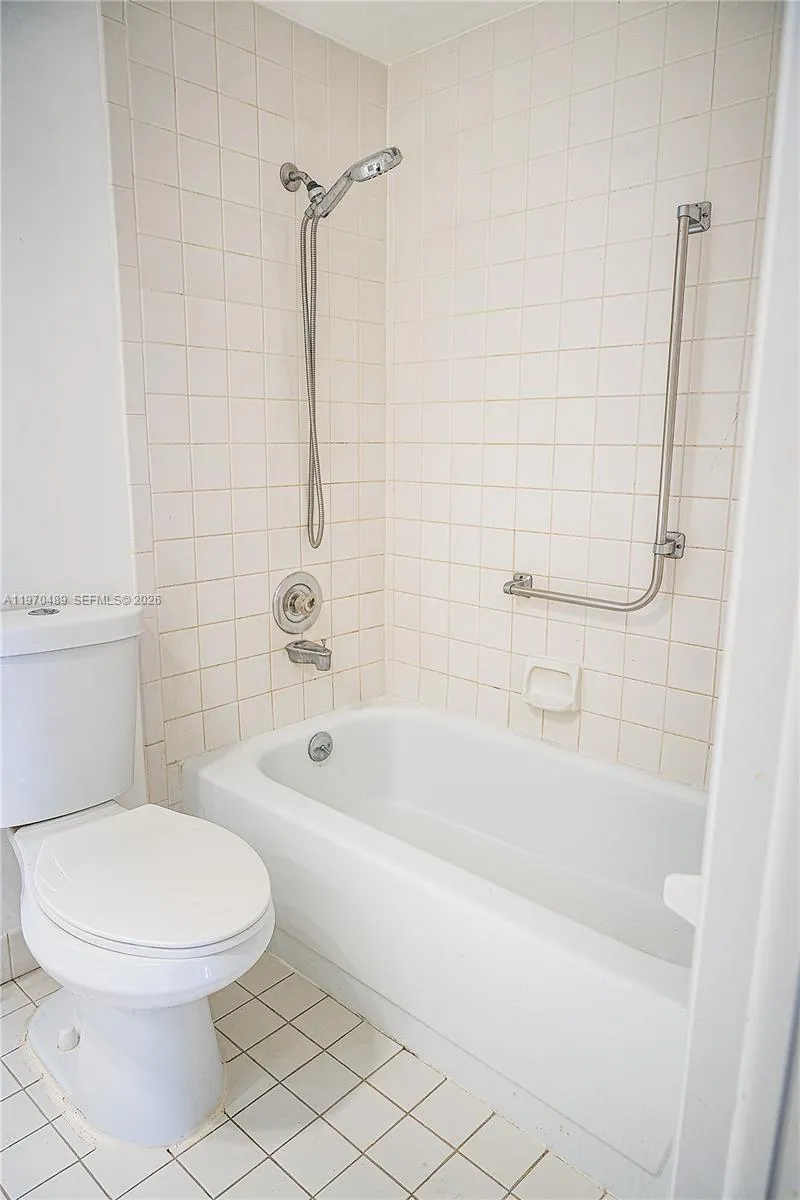 901 Hillcrest Dr 504, Hollywood, Florida 33021, Hollywood, Florida 33021, 2 Bedrooms Bedrooms, ,2 BathroomsBathrooms,Residential,For Sale,901 Hillcrest Dr 504, Hollywood, Florida 33021,A11970489