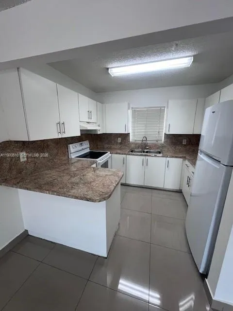 3041 W 76th St B-105, Hialeah, Florida 33018, Hialeah, Florida 33018, 2 Bedrooms Bedrooms, ,2 BathroomsBathrooms,Residential Lease,For Rent,3041 W 76th St B-105, Hialeah, Florida 33018,A11970510
