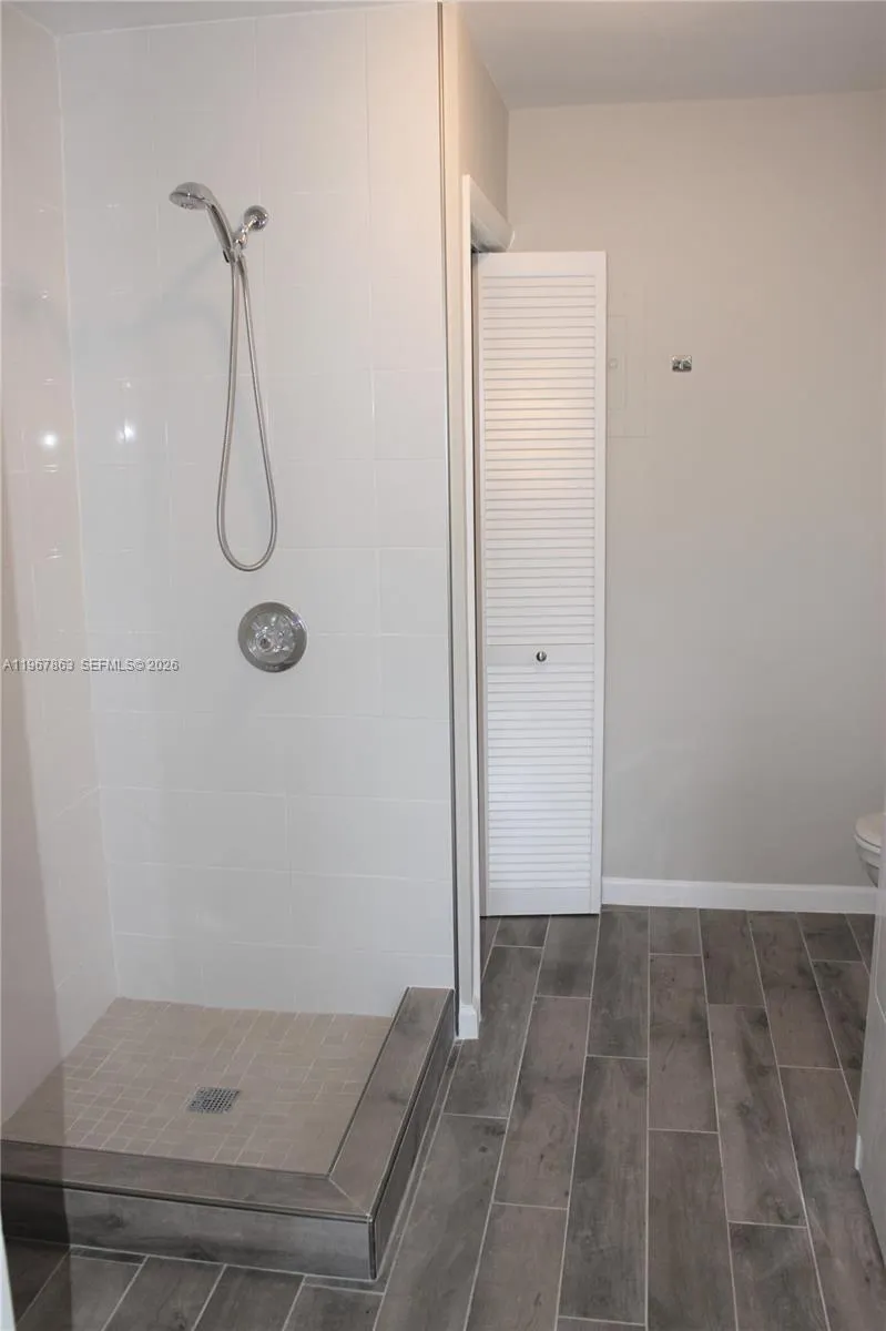 2nd Bathroom & Laundry Room