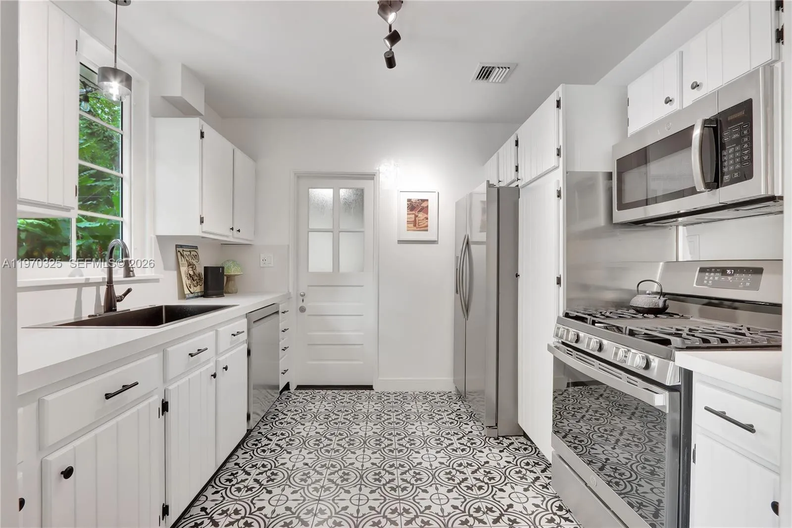 842 Nw 9th Ct, Miami, Florida 33136, Miami, Florida 33136, 4 Bedrooms Bedrooms, ,3 BathroomsBathrooms,Residential,For Sale,842 Nw 9th Ct, Miami, Florida 33136,A11970325