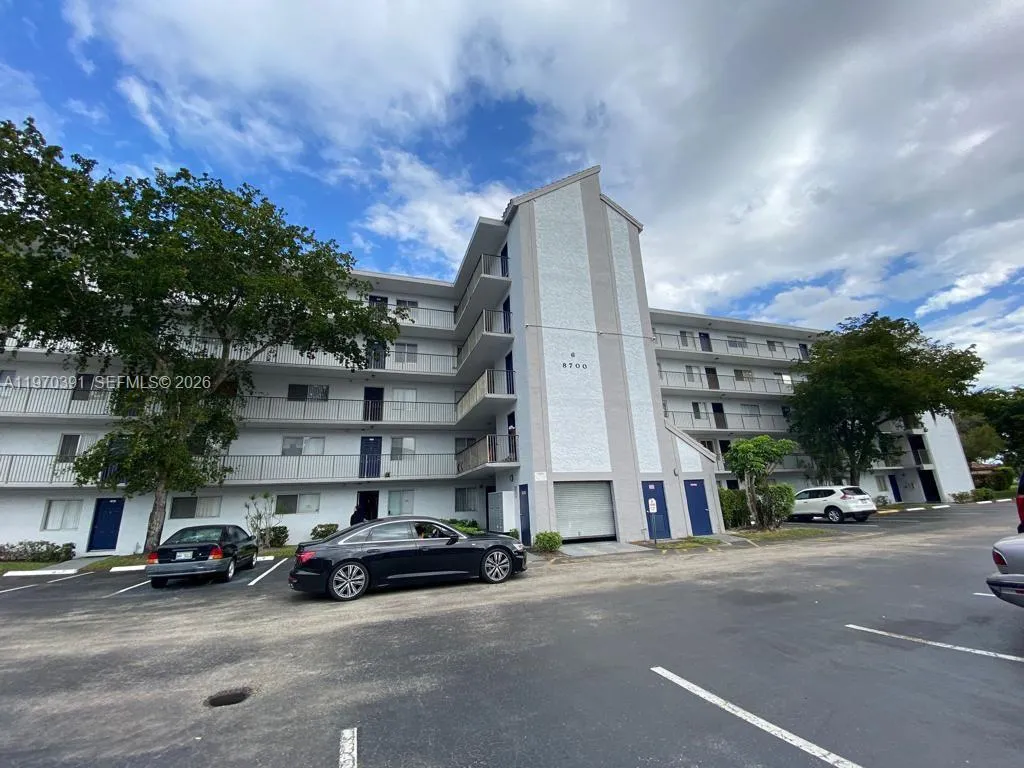 8700 N Sherman Cir 305, Miramar, Florida 33025, Miramar, Florida 33025, 2 Bedrooms Bedrooms, ,2 BathroomsBathrooms,Residential,For Sale,8700 N Sherman Cir 305, Miramar, Florida 33025,A11970391