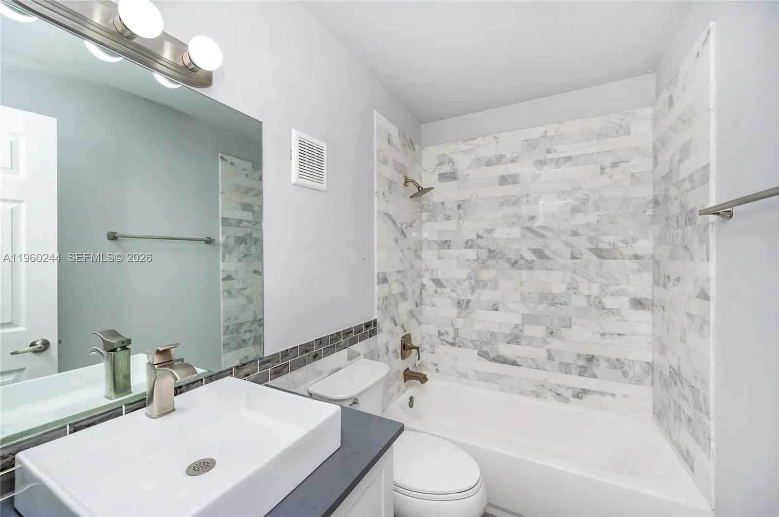 14271 Kendale Lakes Cir, Miami, Florida 33183, Miami, Florida 33183, 2 Bedrooms Bedrooms, ,2 BathroomsBathrooms,Residential Lease,For Rent,14271 Kendale Lakes Cir, Miami, Florida 33183,A11960244