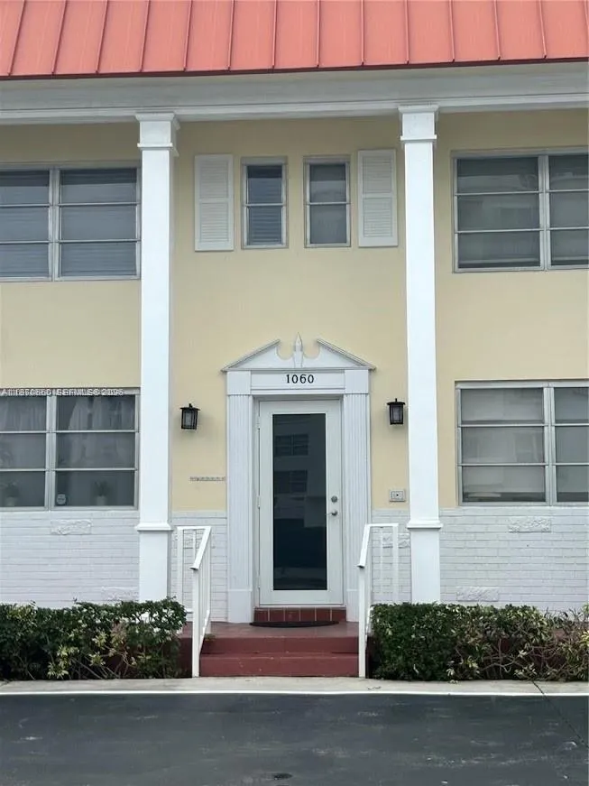 1060 92nd St 7, Bay Harbor Islands, Florida 33154, Bay Harbor Islands, Florida 33154, 2 Bedrooms Bedrooms, ,2 BathroomsBathrooms,Residential Lease,For Rent,1060 92nd St 7, Bay Harbor Islands, Florida 33154,A11970660