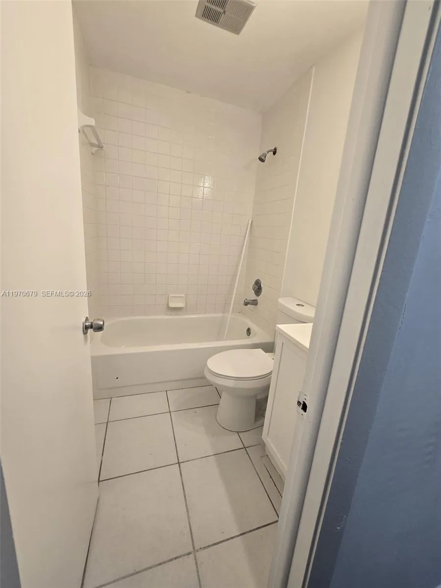 9808 Hammocks Blvd 203-23, Miami, Florida 33196, Miami, Florida 33196, 3 Bedrooms Bedrooms, ,2 BathroomsBathrooms,Residential,For Sale,9808 Hammocks Blvd 203-23, Miami, Florida 33196,A11970679