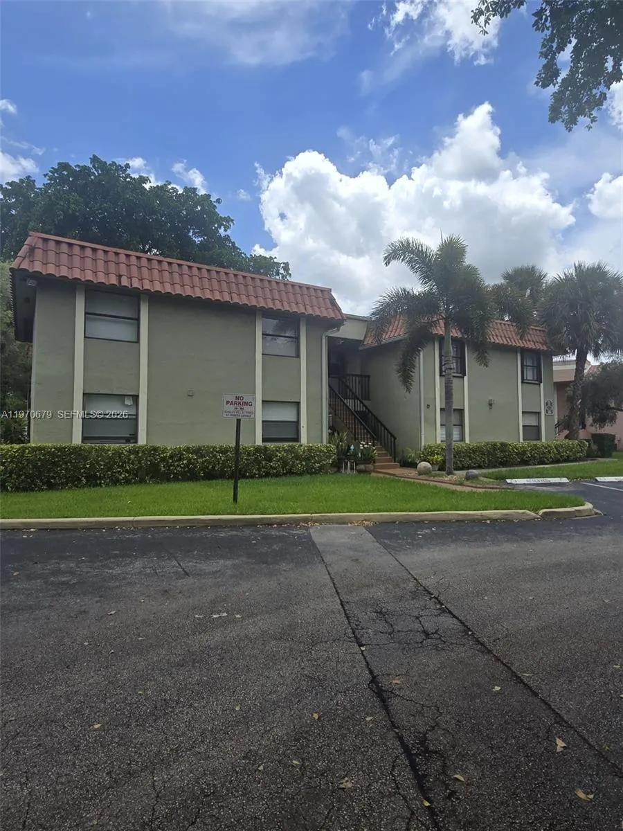 9808 Hammocks Blvd 203-23, Miami, Florida 33196, Miami, Florida 33196, 3 Bedrooms Bedrooms, ,2 BathroomsBathrooms,Residential,For Sale,9808 Hammocks Blvd 203-23, Miami, Florida 33196,A11970679