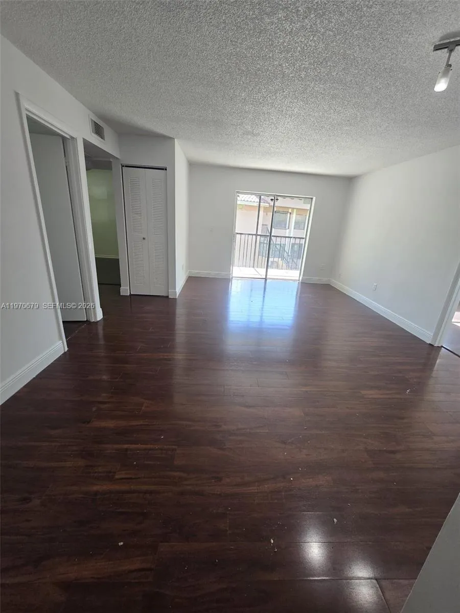 9808 Hammocks Blvd 203-23, Miami, Florida 33196, Miami, Florida 33196, 3 Bedrooms Bedrooms, ,2 BathroomsBathrooms,Residential,For Sale,9808 Hammocks Blvd 203-23, Miami, Florida 33196,A11970679