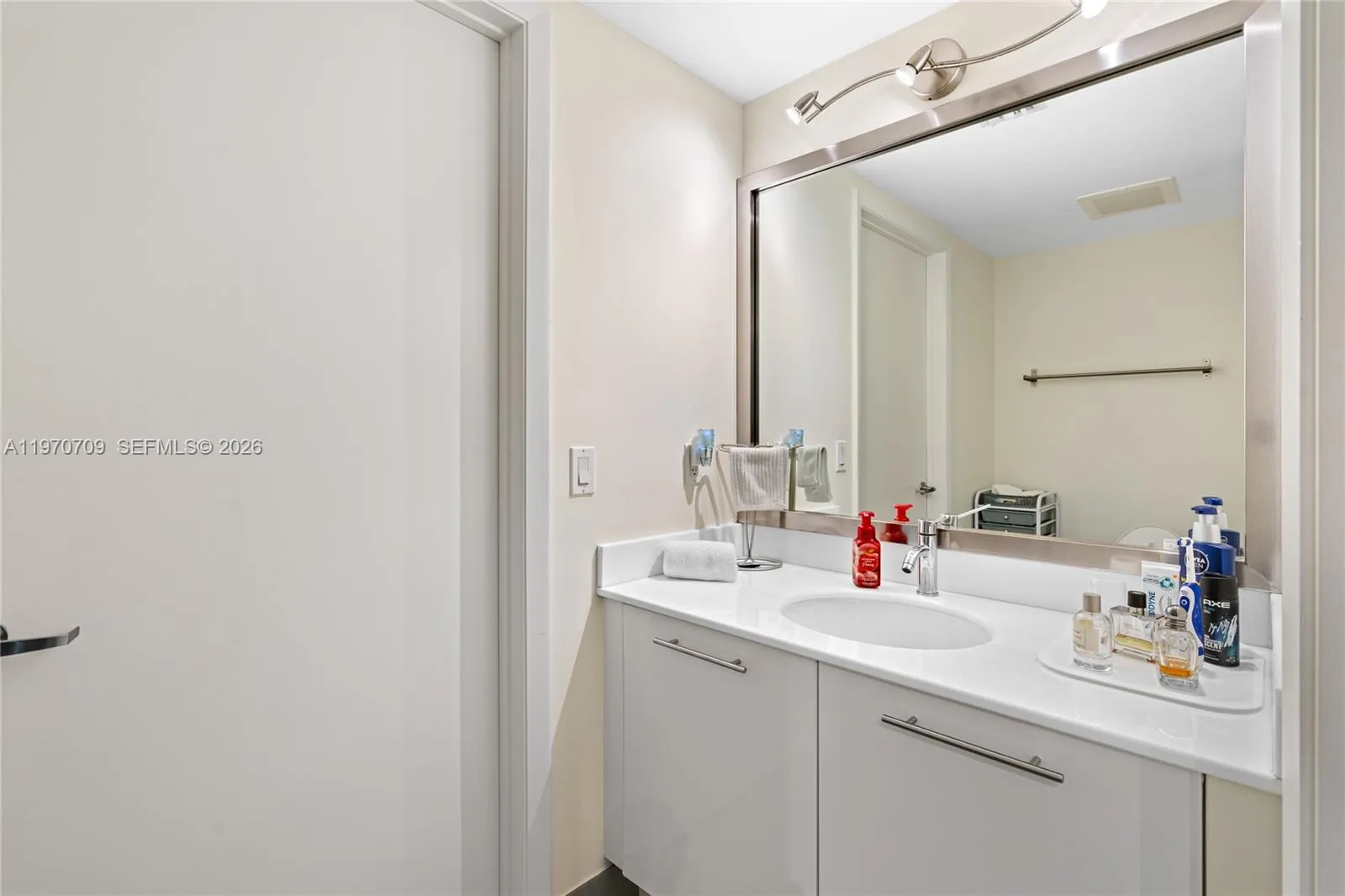 92 Sw 3rd St 3409, Miami, Florida 33130, Miami, Florida 33130, 1 Bedroom Bedrooms, ,1 BathroomBathrooms,Residential Lease,For Rent,92 Sw 3rd St 3409, Miami, Florida 33130,A11970709