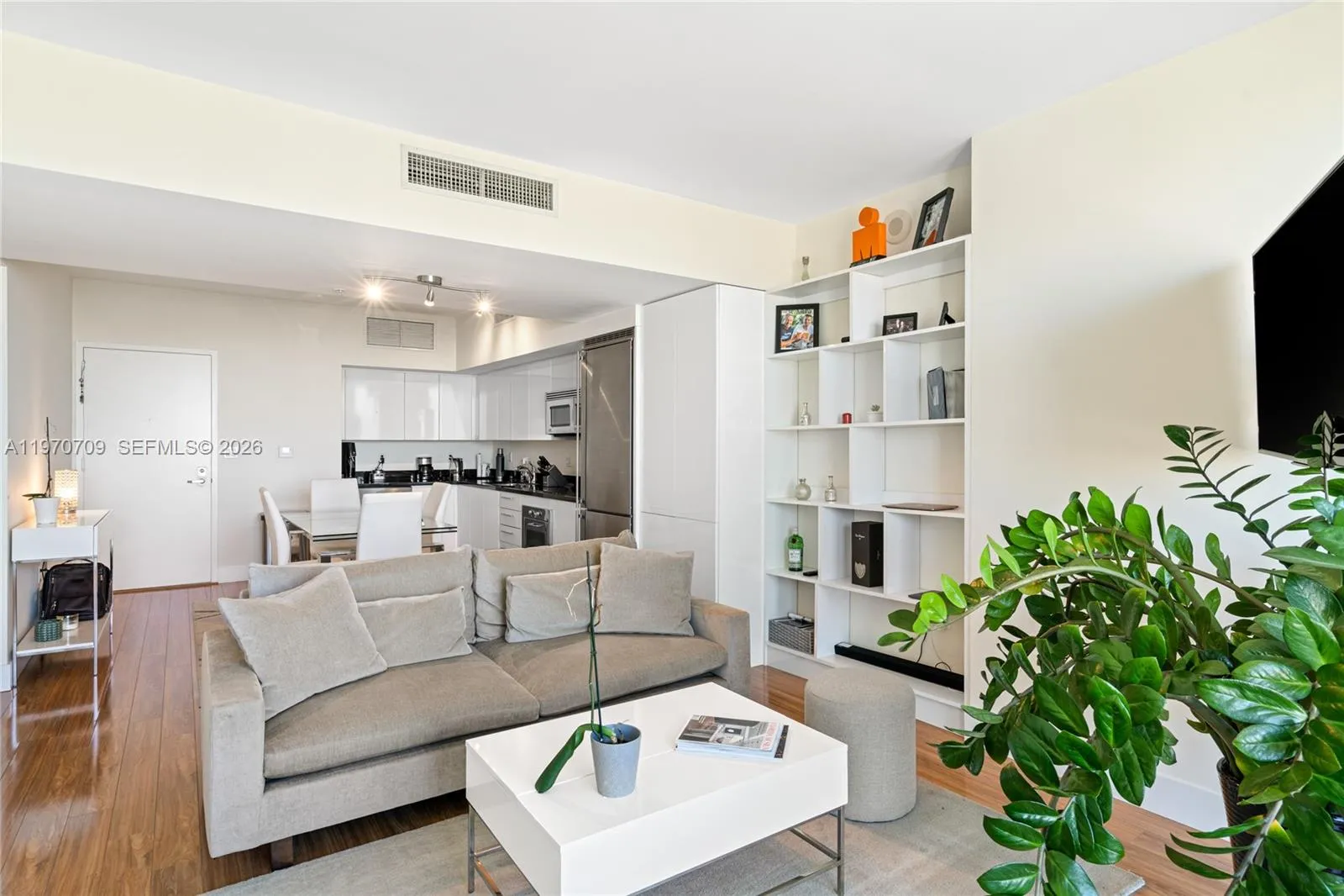 92 Sw 3rd St 3409, Miami, Florida 33130, Miami, Florida 33130, 1 Bedroom Bedrooms, ,1 BathroomBathrooms,Residential Lease,For Rent,92 Sw 3rd St 3409, Miami, Florida 33130,A11970709
