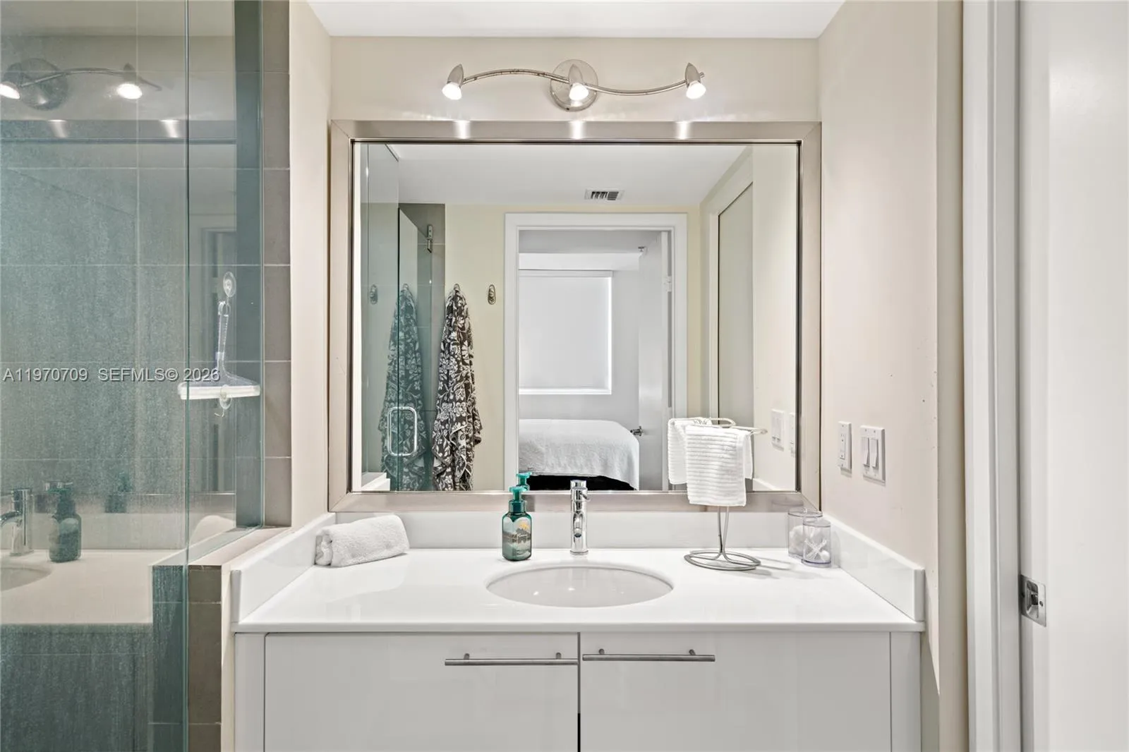 92 Sw 3rd St 3409, Miami, Florida 33130, Miami, Florida 33130, 1 Bedroom Bedrooms, ,1 BathroomBathrooms,Residential Lease,For Rent,92 Sw 3rd St 3409, Miami, Florida 33130,A11970709