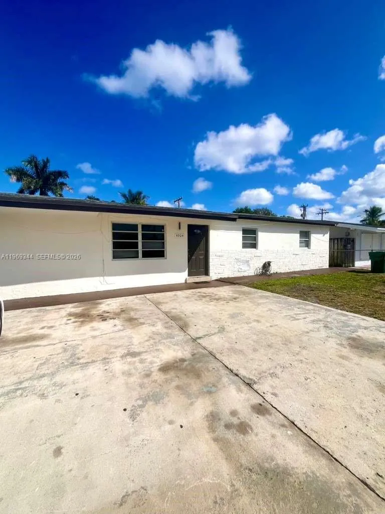 4924 Sw 44 Av 0, Fort Lauderdale, Florida 33314, Fort Lauderdale, Florida 33314, 3 Bedrooms Bedrooms, ,2 BathroomsBathrooms,Residential Lease,For Rent,4924 Sw 44 Av 0, Fort Lauderdale, Florida 33314,A11969344