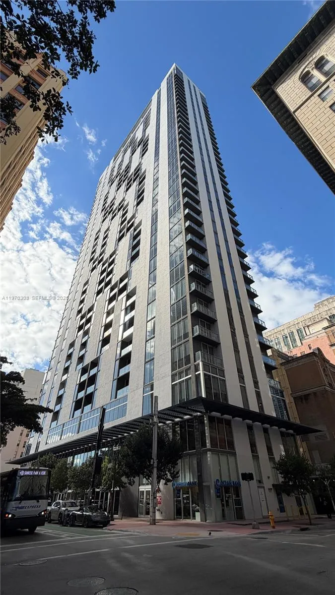 151 Se 1st St 1809, Miami, Florida 33131, Miami, Florida 33131, 1 Bedroom Bedrooms, ,1 BathroomBathrooms,Residential Lease,For Rent,151 Se 1st St 1809, Miami, Florida 33131,A11970308