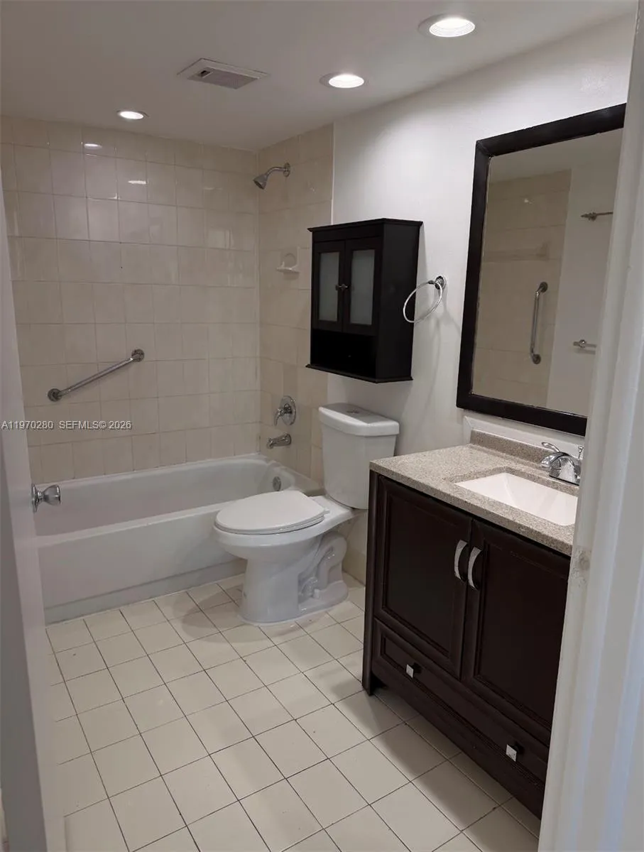 8050 Nw 8th St 1307, Miami, Florida 33126, Miami, Florida 33126, 1 Bedroom Bedrooms, ,1 BathroomBathrooms,Residential,For Sale,8050 Nw 8th St 1307, Miami, Florida 33126,A11970280